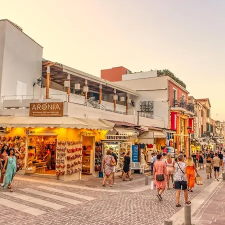 Semesterbostad Chanialiving Venetian Luxury House-near Plaza Parking