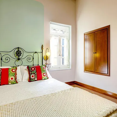 Semesterbostad Chanialiving Venetian Luxury House-near Plaza Parking