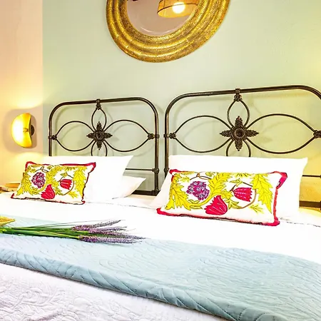 Chanialiving Venetian Luxury House-near Plaza Parking Semesterbostad *