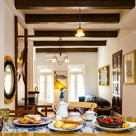 Chanialiving Venetian Luxury House-near Plaza Parking Tatil Evi
