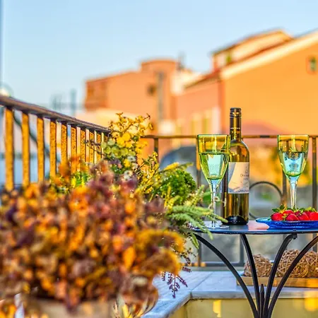 Chanialiving Venetian Luxury House-near Plaza Parking Feriehus *