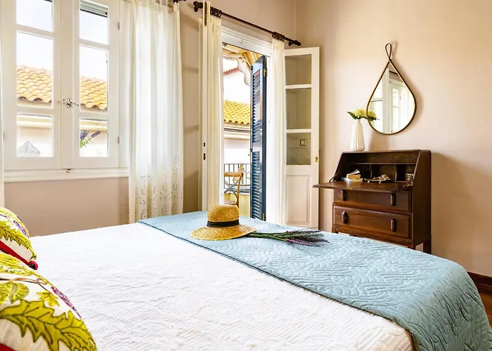 Дом отдыха Chanialiving Venetian Luxury House-near Plaza Parking